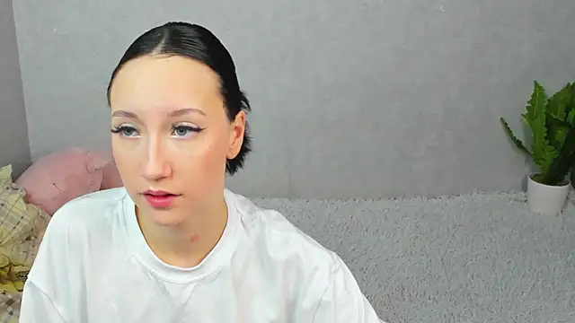 Snapshot of EileenMoores chatting on December 15, 2025, 5:39 pm EileenMoores online show from December 15, 2025, 5:39 pm