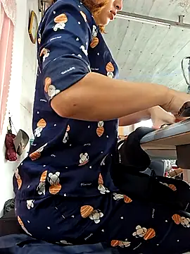 irina hana online show from December 3, 2025, 12:40 am