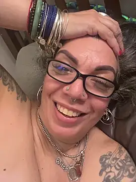 dieseldame1313 online show from February 11, 2025, 8:05 am