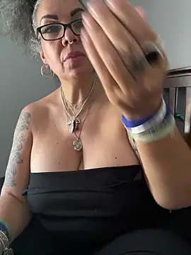 dieseldame1313 online show from September 27, 2025, 6:24 pm