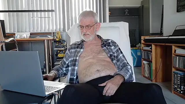 ewaldwillems99 online show from October 30, 2025, 1:45 pm