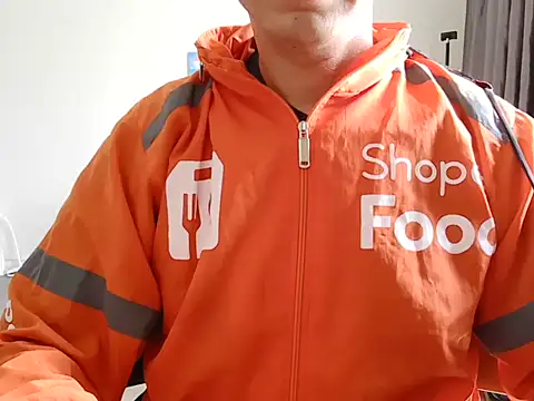 leanhtung123 online show from April 13, 2026, 8:09 am