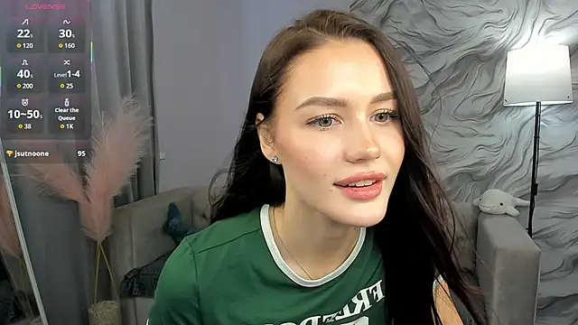 Aria Mila online show from September 9, 2025, 10:48 am