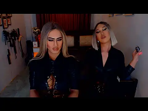 Snapshot of MystiqueQueen chatting on October 19, 2025, 7:14 pm MystiqueQueen online show from October 19, 2025, 7:14 pm