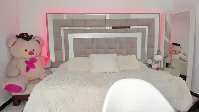 Natti london online show from September 14, 2025, 2:49 pm