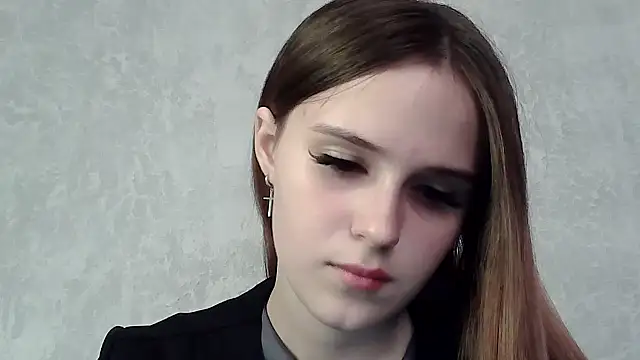 SweetLoraa online show from September 22, 2025, 1:02 pm