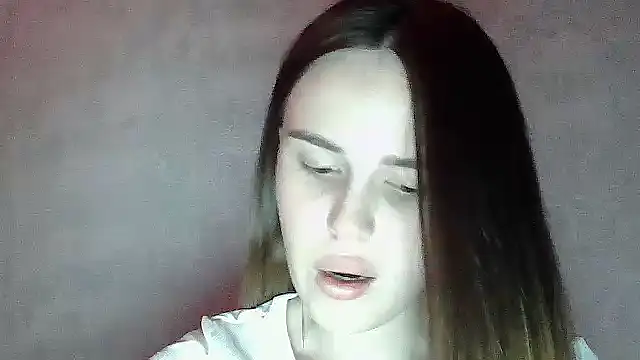 SweetLoraa online show from June 8, 2026, 7:47 pm