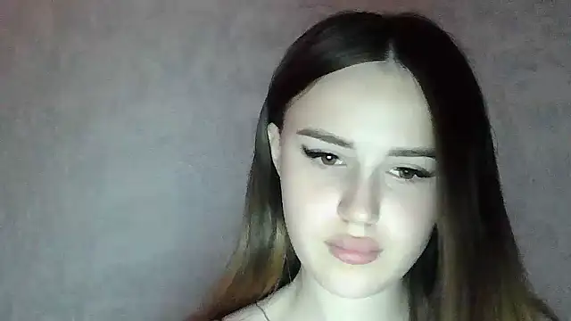 SweetLoraa online show from June 18, 2026, 3:49 pm