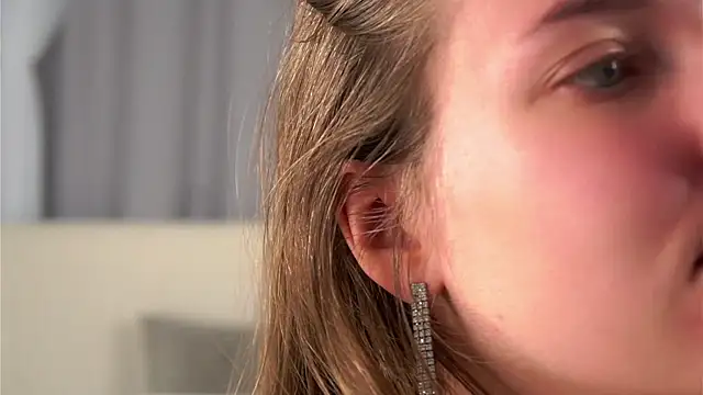 KarriBrownd online show from September 9, 2025, 1:05 am