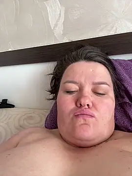 SunnyLeila2101 online show from April 15, 2026, 7:37 am