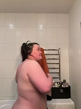 SunnyLeila2101 online show from April 22, 2026, 3:31 am