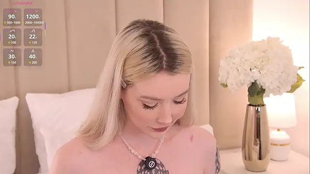 Nesolla online show from October 6, 2025, 7:22 pm