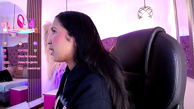 SophiaWalker 1 online show from November 17, 2025, 12:00 pm