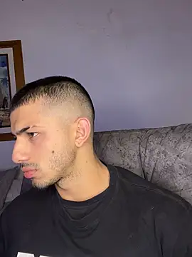 ArturoCardona  online show from October 5, 2025, 1:37 am