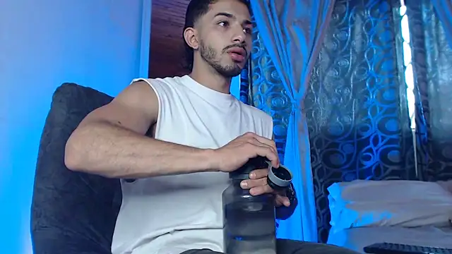 Snapshot of ArturoCardona_ chatting on May 10, 2026, 9:09 pm ArturoCardona online show from May 10, 2026, 9:09 pm