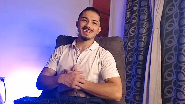 ArturoCardona  online show from July 3, 2026, 11:16 am