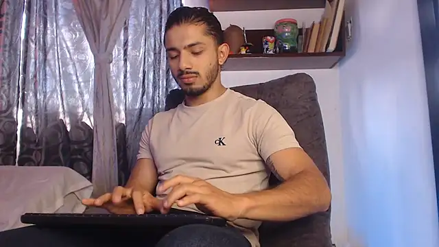ArturoCardona  online show from July 27, 2026, 2:57 pm