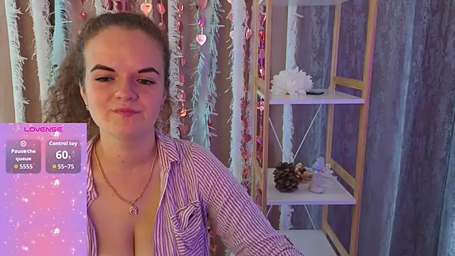 Snapshot of Luisa_Rosee chatting on September 25, 2025, 10:41 am Luisa Rosee online show from September 25, 2025, 10:41 am