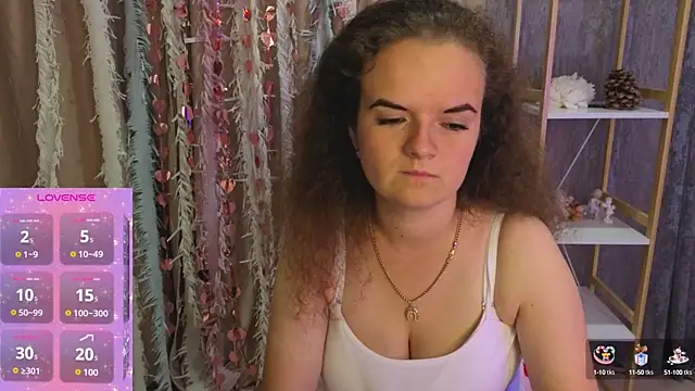 Snapshot of Luisa_Rosee chatting on September 28, 2025, 7:19 pm Luisa Rosee online show from September 28, 2025, 7:19 pm