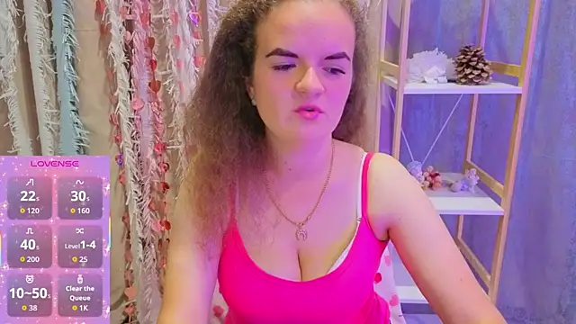 Snapshot of Luisa_Rosee chatting on October 7, 2025, 7:22 pm Luisa Rosee online show from October 7, 2025, 7:22 pm