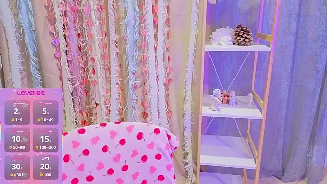 Snapshot of Luisa_Rosee chatting on October 23, 2025, 6:28 pm Luisa Rosee online show from October 23, 2025, 6:28 pm