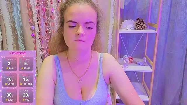 Snapshot of Luisa_Rosee chatting on October 28, 2025, 7:38 pm Luisa Rosee online show from October 28, 2025, 7:38 pm