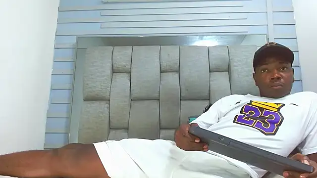 Snapshot of Black_Fire10 chatting on September 12, 2025, 8:09 pm Black Fire10 online show from September 12, 2025, 8:09 pm