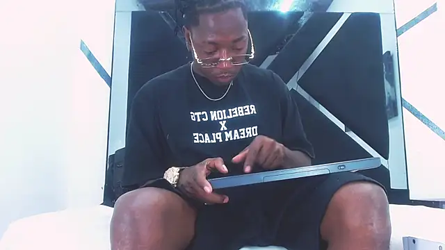 Snapshot of Black_Fire10 chatting on September 25, 2025, 5:05 pm Black Fire10 online show from September 25, 2025, 5:05 pm