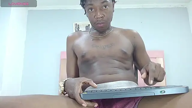 Snapshot of Black_Fire10 chatting on October 19, 2025, 7:47 pm Black Fire10 online show from October 19, 2025, 7:47 pm