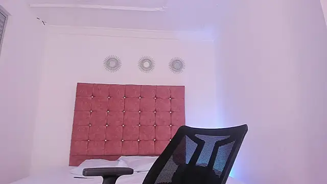 KingStark  online show from October 7, 2025, 11:40 am