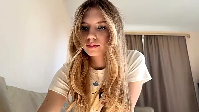 FruityXo online show from October 13, 2025, 11:54 am