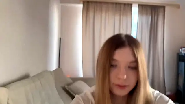 FruityXo online show from November 22, 2025, 1:43 pm