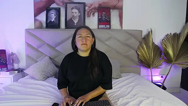 BellaRoux1 online show from October 9, 2025, 12:03 pm