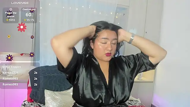 LilyWhitney online show from October 31, 2025, 4:13 am