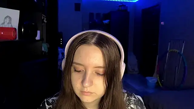 LauretteRagar online show from September 10, 2025, 4:07 pm