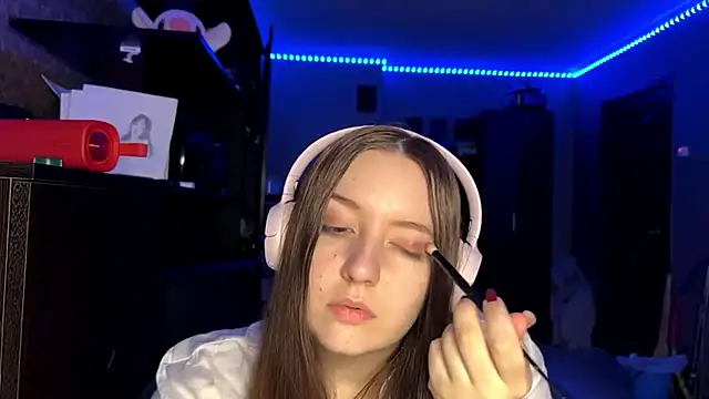 LauretteRagar online show from September 16, 2025, 6:09 pm