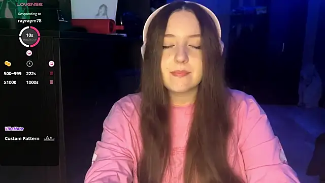 LauretteRagar online show from September 17, 2025, 5:25 pm