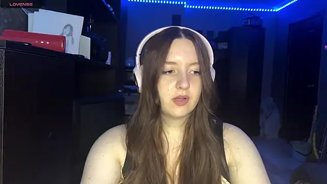 LauretteRagar online show from September 22, 2025, 5:48 pm