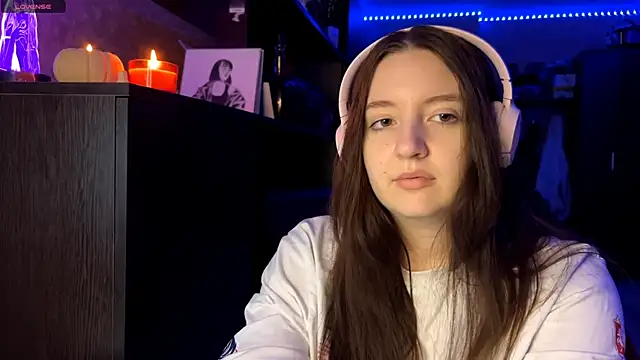 LauretteRagar online show from October 28, 2025, 6:10 pm