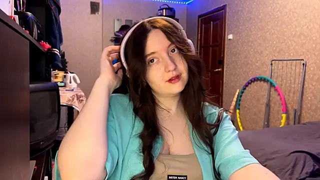 LauretteRagar online show from November 10, 2025, 9:25 pm