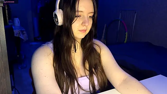 LauretteRagar online show from November 21, 2025, 5:11 pm