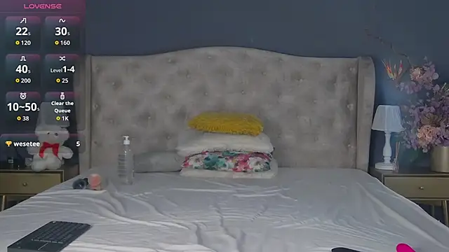 Leah Brooks online show from November 13, 2025, 5:28 am