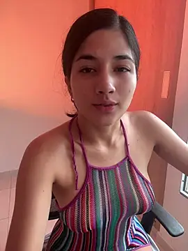 LauraCatalina online show from November 4, 2025, 11:31 am