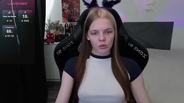 Snapshot of Luna_Navy chatting on September 14, 2025, 9:30 am Luna Navy online show from September 14, 2025, 9:30 am