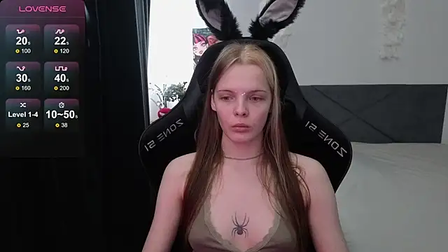 Snapshot of Luna_Navy chatting on September 18, 2025, 9:55 am Luna Navy online show from September 18, 2025, 9:55 am