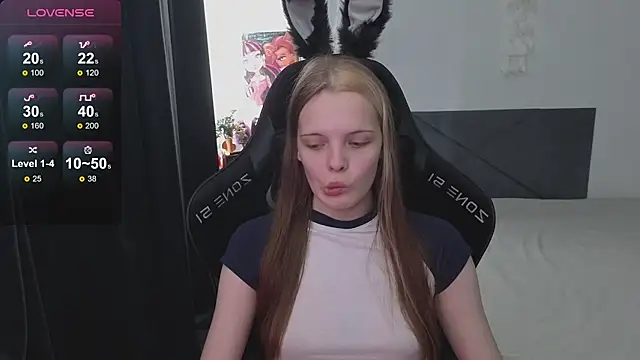 Snapshot of Luna_Navy chatting on September 21, 2025, 9:11 am Luna Navy online show from September 21, 2025, 9:11 am