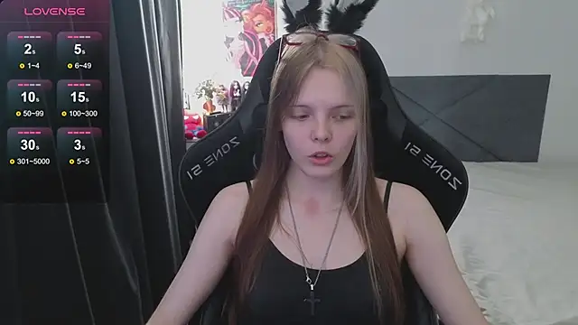 Snapshot of Luna_Navy chatting on September 28, 2025, 8:31 am Luna Navy online show from September 28, 2025, 8:31 am