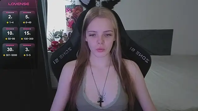 Snapshot of Luna_Navy chatting on October 22, 2025, 9:09 am Luna Navy online show from October 22, 2025, 9:09 am