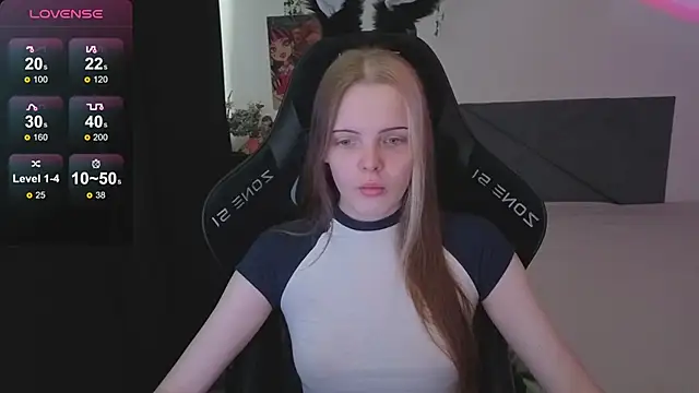 Snapshot of Luna_Navy chatting on November 5, 2025, 9:09 am Luna Navy online show from November 5, 2025, 9:09 am