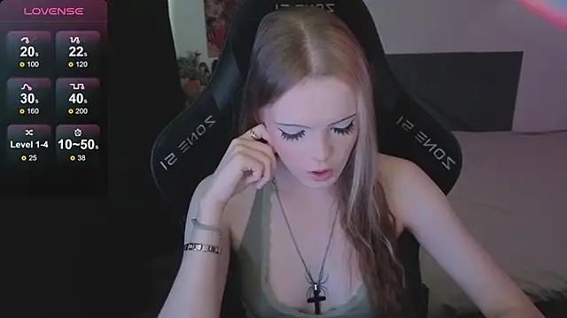 Snapshot of Luna_Navy chatting on November 6, 2025, 9:10 am Luna Navy online show from November 6, 2025, 9:10 am